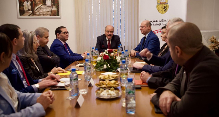 Le ministre des Affaires étrangères rencontre à Varsovie les voyagistes et les propriétaires d'agences de voyages