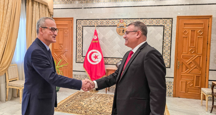 Le secrétaire d'État auprès du ministre des Affaires étrangères reçoit l'ambassadeur du Bangladesh en Tunisie