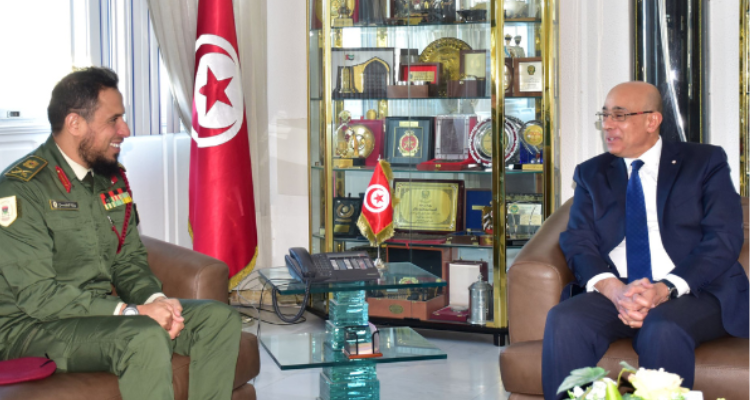 Soutenir la coopération militaire et diversifier ses domaines est au centre d'une rencontre entre le ministre de la Défense et le directeur du renseignement militaire libyen