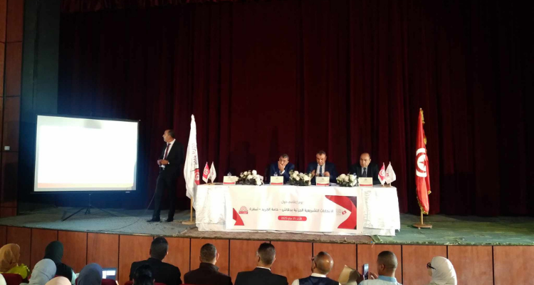 Une journée des médias lors d'élections législatives partielles avec une discussion