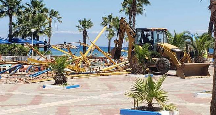 Une vague de colère après que la municipalité a démoli le terrain de football en fer malgré les demandes