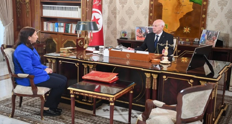 Il y a des institutions pour empêcher la corruption comme si la corruption n'était pas présente