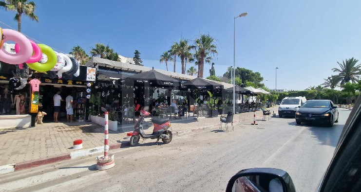 Une exploitation excessive de la route et du trottoir augmente le mécontentement des citoyens