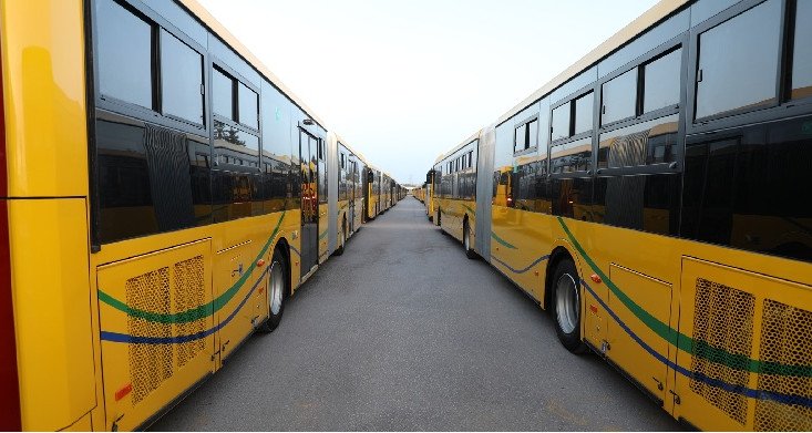 300 nouveaux bus renforcent le remorquage de l'entreprise de transport