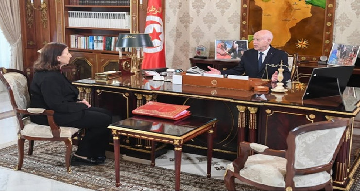 Celui qui a affecté leurs premières solutions par des solutions est la place de ceux qui ne sont pas au niveau de la responsabilité