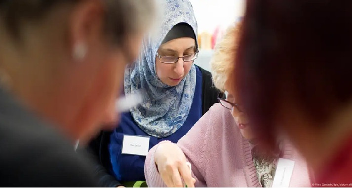 La liberté de porter des enseignants pour le voile à Berlin ... Quelle est la loi de la neutralité?