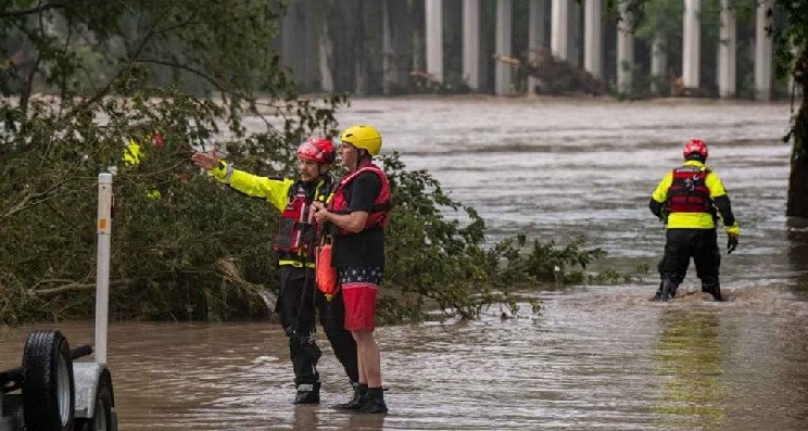 Le Texas inonde les morts élevées à 131 personnes