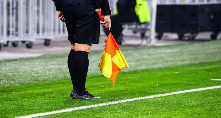 Arbitres des matchs du quatrième tour