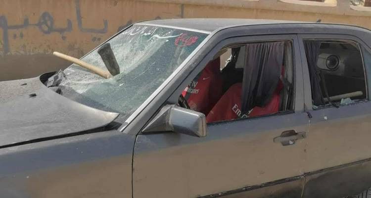 Il a agressé son voisin avec une hache et a brisé sa voiture à cause d'un terrain