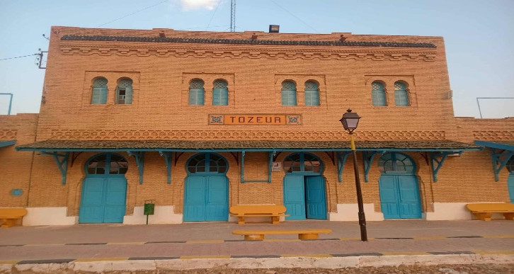 La reprise du transport des passagers via des trains entre les deux stations de Tallawi et de Tozur, etc.