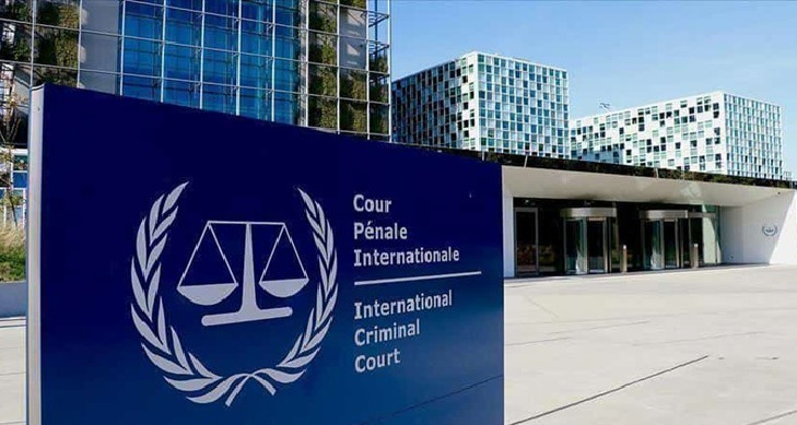 Parmi eux se trouvent la preuve ... un procès devant le criminel international contre les chefs de l'armée à cause du chimiste