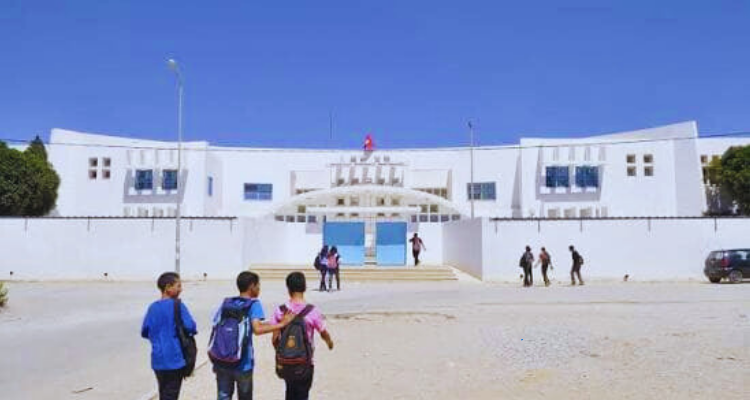 Infrarouge avec des armes blanches, ils se sont propagés à proximité du préparatoire Rumaila