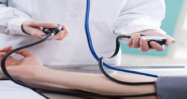 Un convoi sanitaire multidisciplinaire gratuit à la Maison de la Jeunesse d'Al-Qal