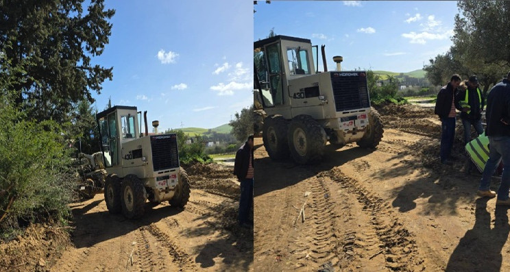 Début des travaux de préparation et de pavage de deux voies et de la route Ras al-Jabal