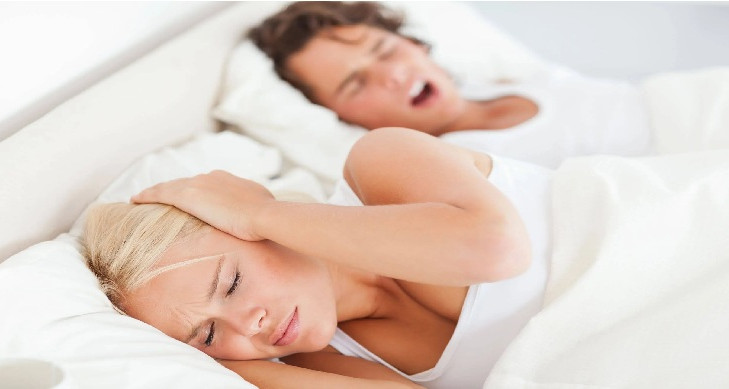 Le ronflement peut masquer de graves troubles du sommeil