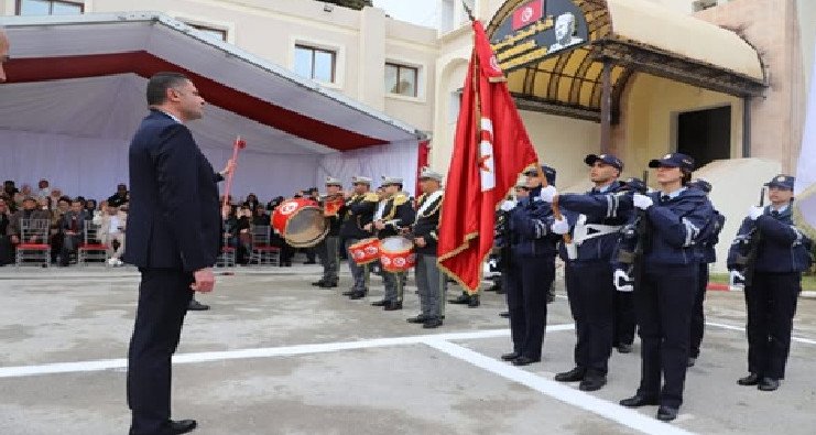 Le secrétaire d'État auprès du ministre de l'Intérieur chargé de la Sécurité nationale supervise la cérémonie de remise des diplômes du deuxième cycle des encadrants de sécurité