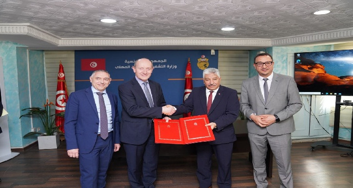 Signature d'un accord de coopération dans le secteur des industries électroniques