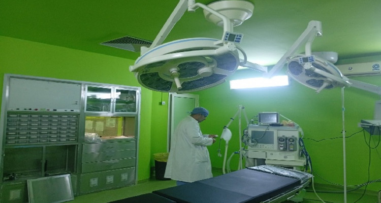 L'achèvement des travaux des deux blocs opératoires et la nomination d'un chirurgien thoracique à l'hôpital