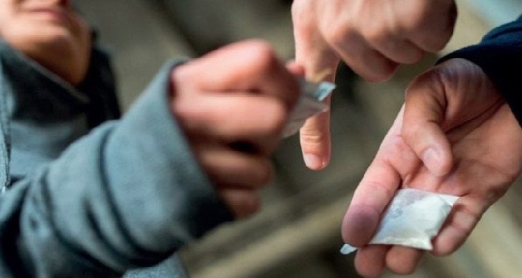 Un trafiquant de drogue a été arrêté pour 20 tracts d'inspection après une opération de sécurité
