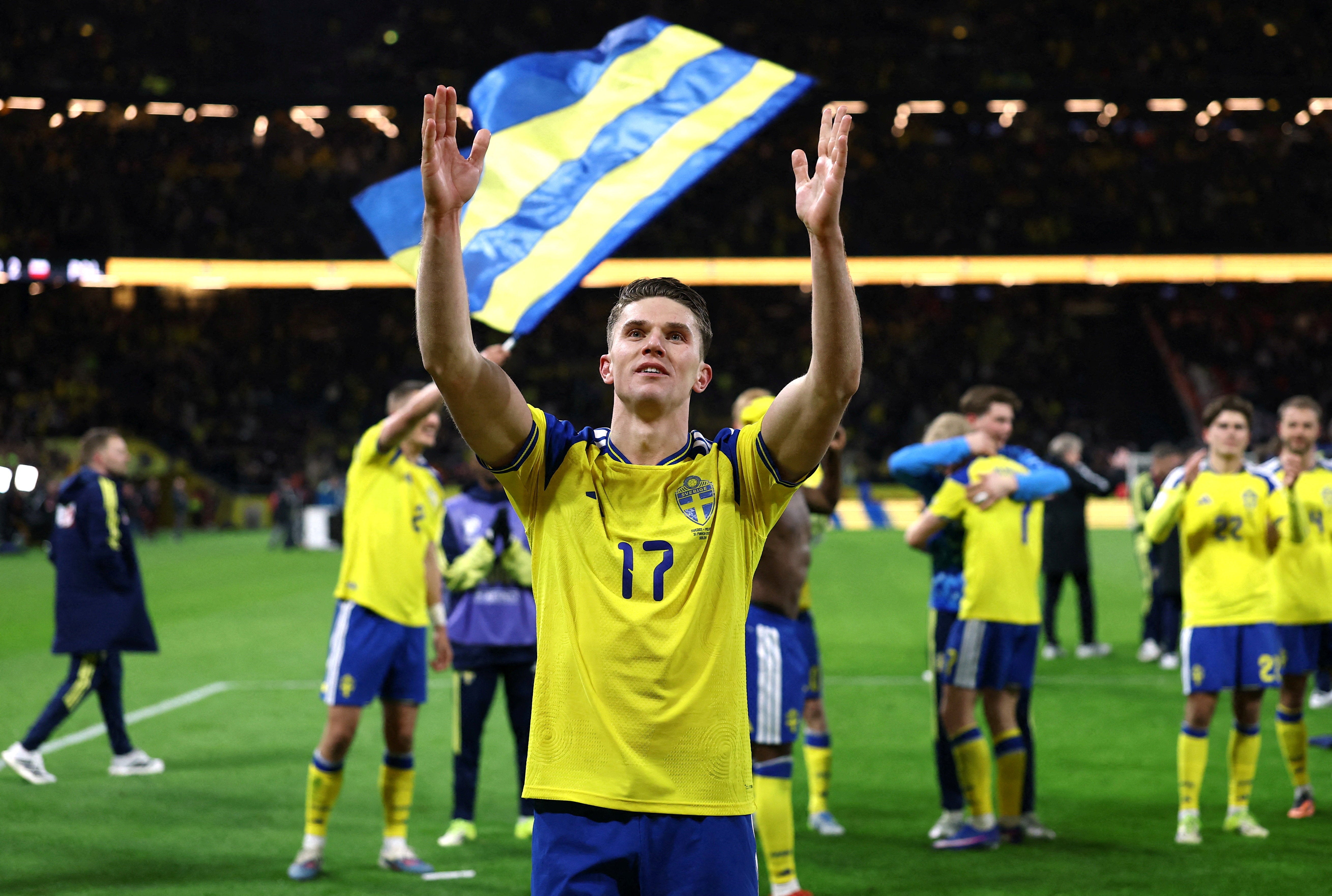 Viktor Gyokeres célèbre après avoir aidé la Suède à se qualifier pour la Coupe du Monde