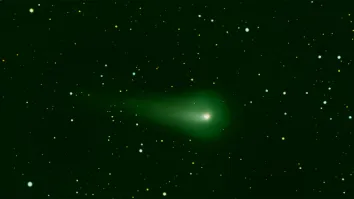 Une boule de feu verte brillante filmée illumine le ciel nocturne de 15 États américains