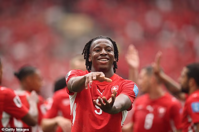 Le Suisse Johan Manzambi, 20 ans, s'est fait remarquer avec quatre buts en phase de groupes